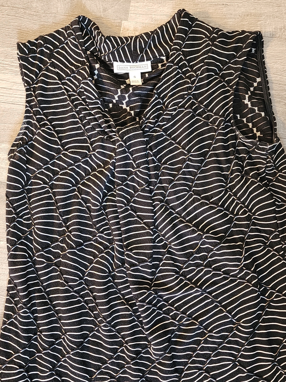 Dana Buchman Black and White Striped Sleeveless V-Neck Tank - Picture 4 of 4
